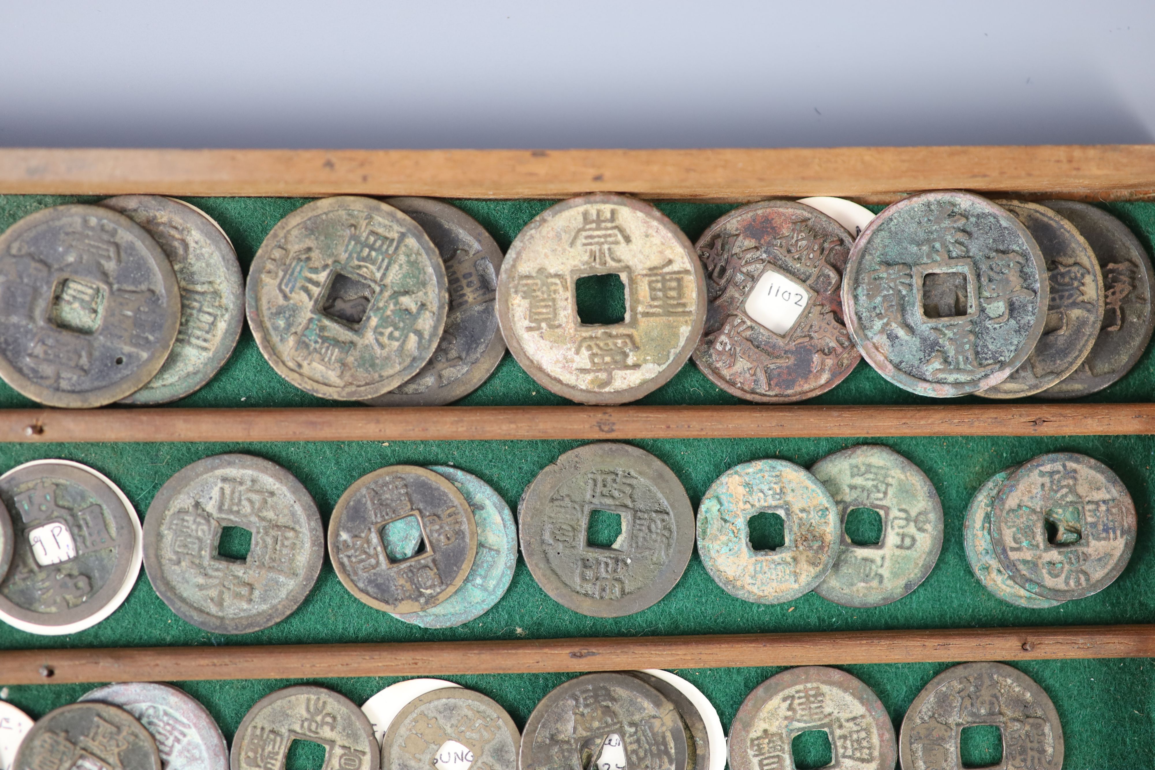 China, 128 Ancient bronze and iron round coins, Northern and Southern Song dynasty, Emperors Hui Zong (1101-25) to Ning Zong (1195-1224